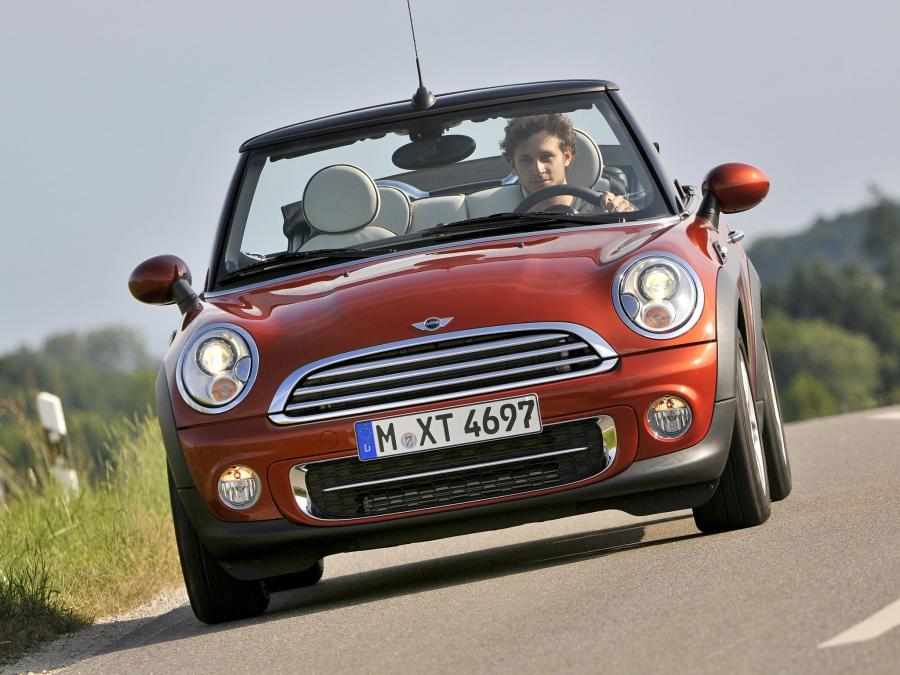  Mini Cooper D Cabrio 2010 года  (фото 2 из 23)